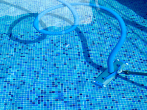 pool_vac_underwater pool vac underwater Weekly Pool Service